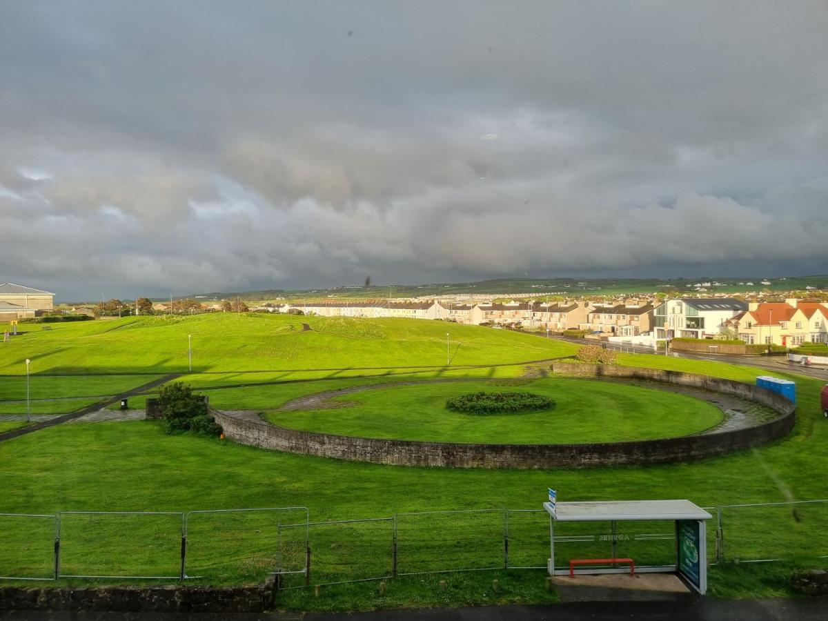 5 Dunluce Park - Portrush By The Sea Apartment Екстериор снимка