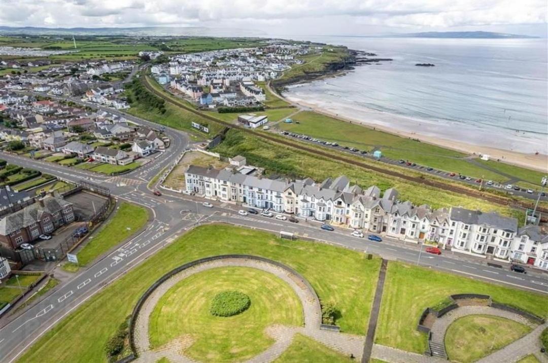 5 Dunluce Park - Portrush By The Sea Apartment Екстериор снимка