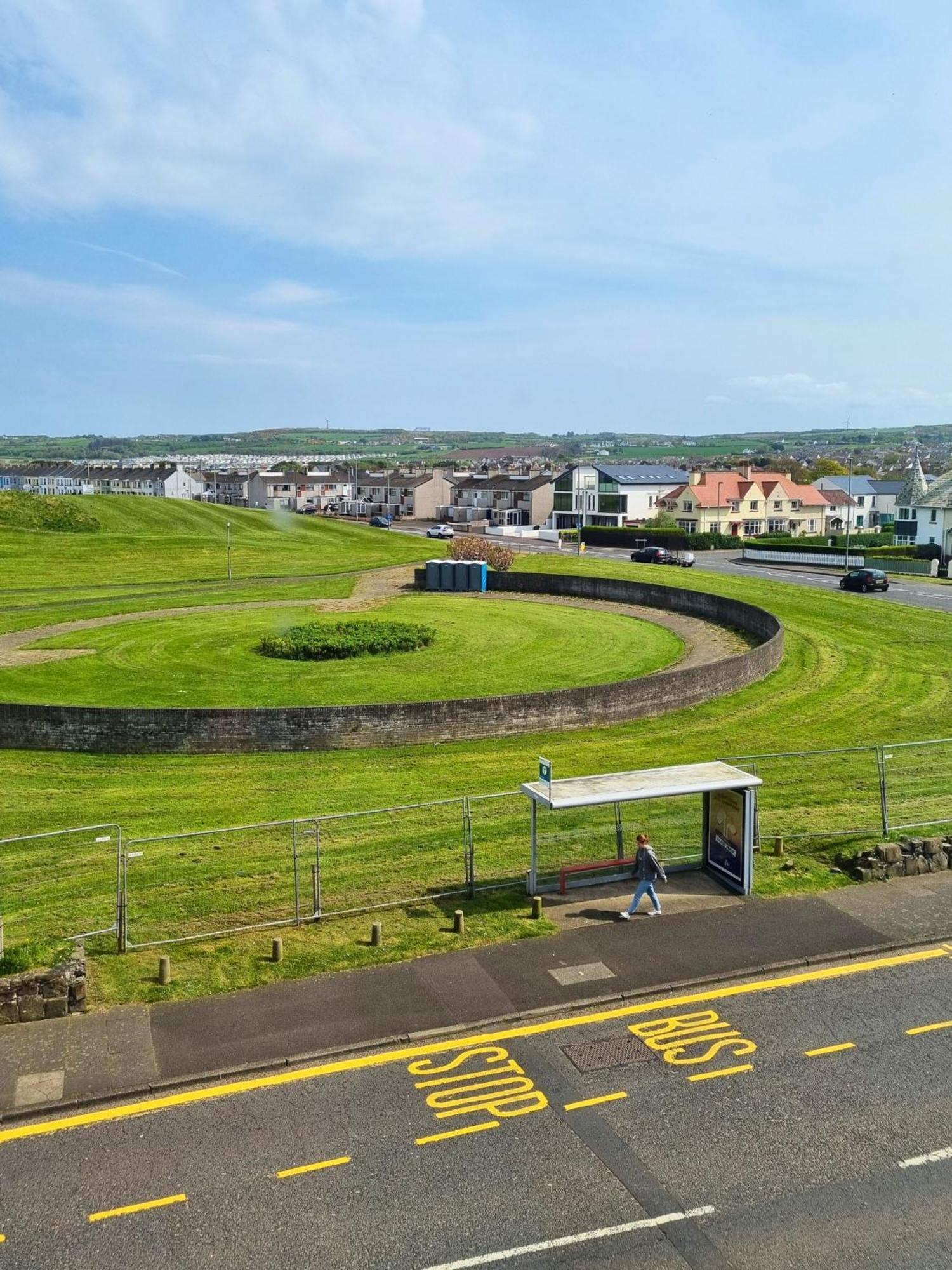 5 Dunluce Park - Portrush By The Sea Apartment Екстериор снимка