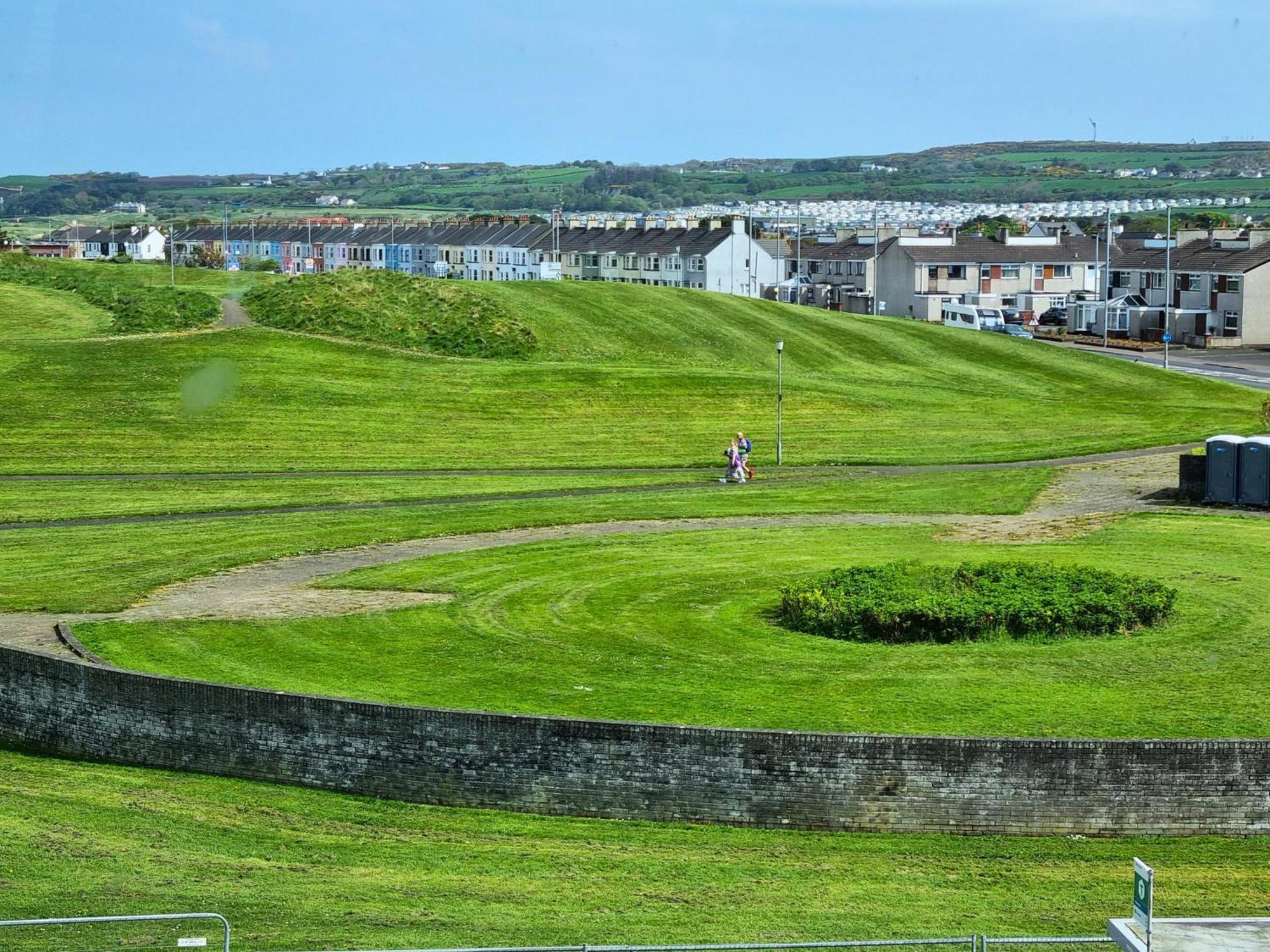 5 Dunluce Park - Portrush By The Sea Apartment Екстериор снимка