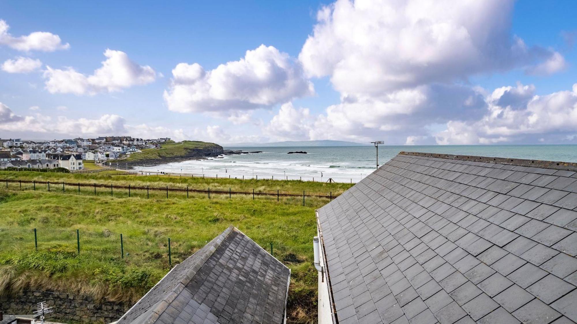 5 Dunluce Park - Portrush By The Sea Apartment Екстериор снимка