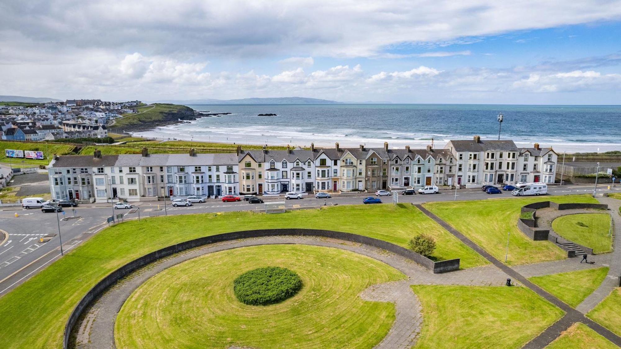 5 Dunluce Park - Portrush By The Sea Apartment Екстериор снимка
