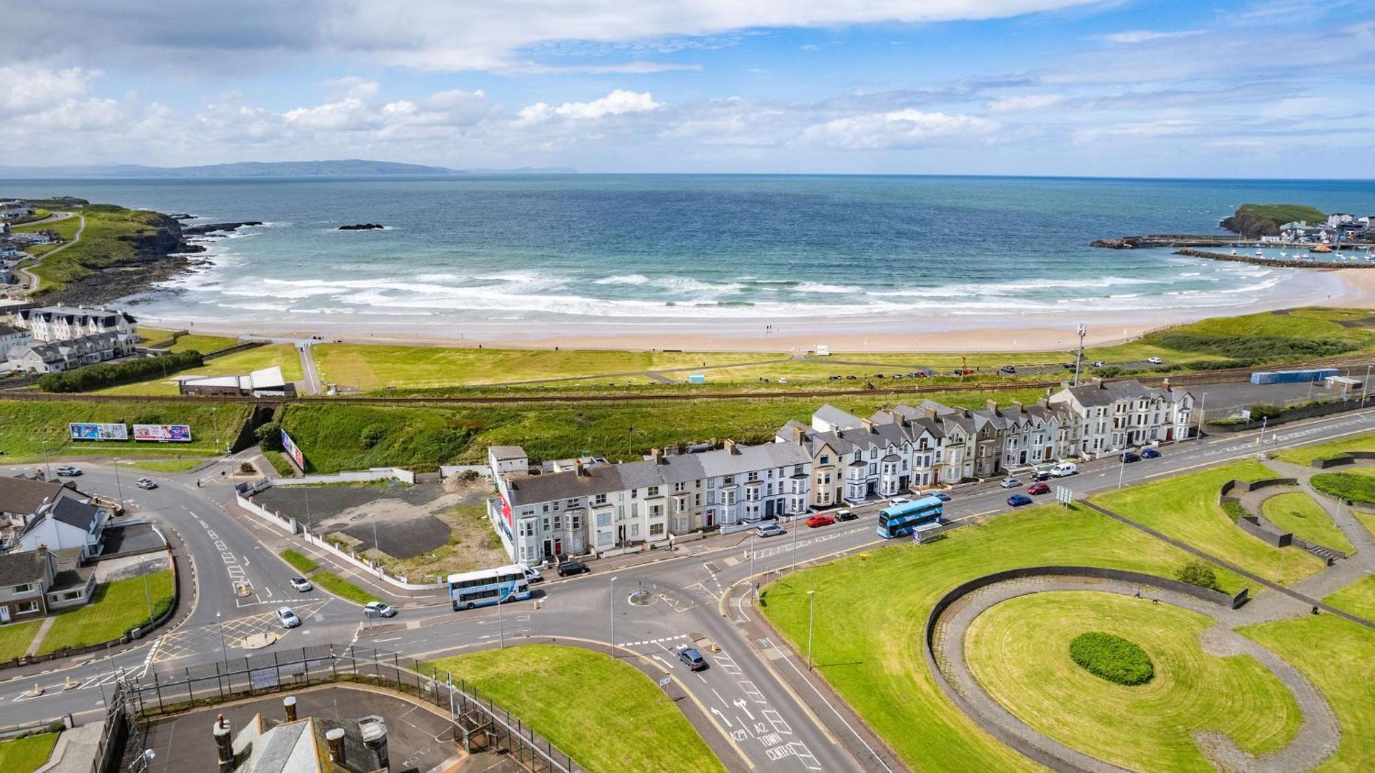 5 Dunluce Park - Portrush By The Sea Apartment Екстериор снимка